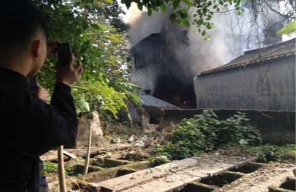 广东汕头一架直升机坠毁爆炸。