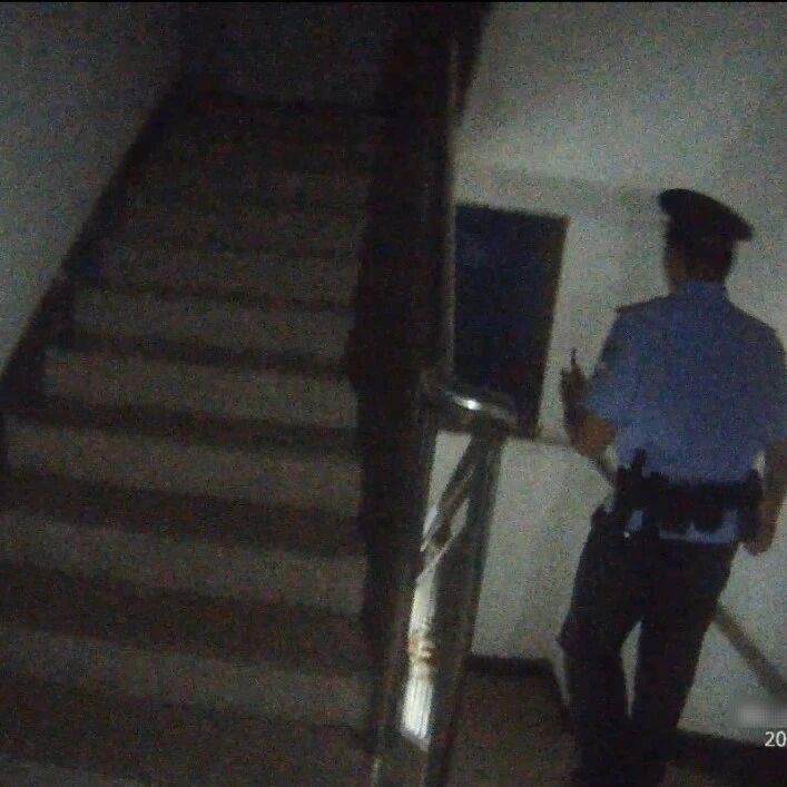 福安民警深夜爬五栋楼，竟是因为……