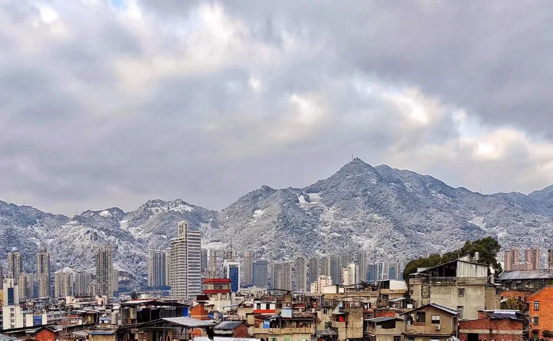 今天早上的福安市区银装素裹分外妖娆