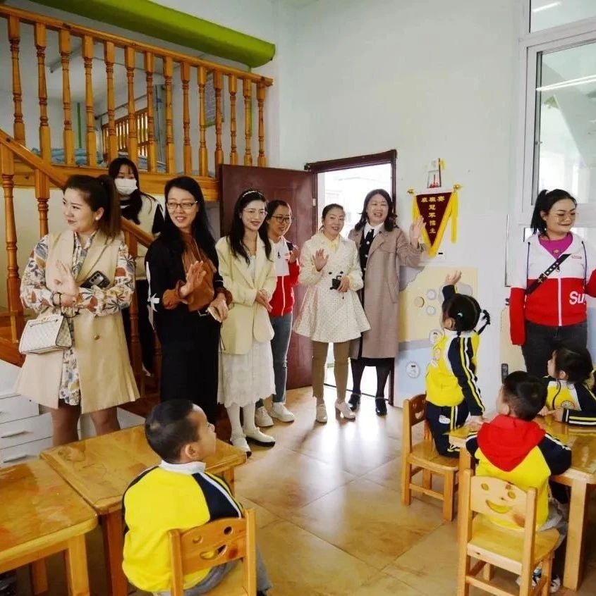 新疆呼图壁镇中心幼儿园与坂中中心幼儿园结对共建