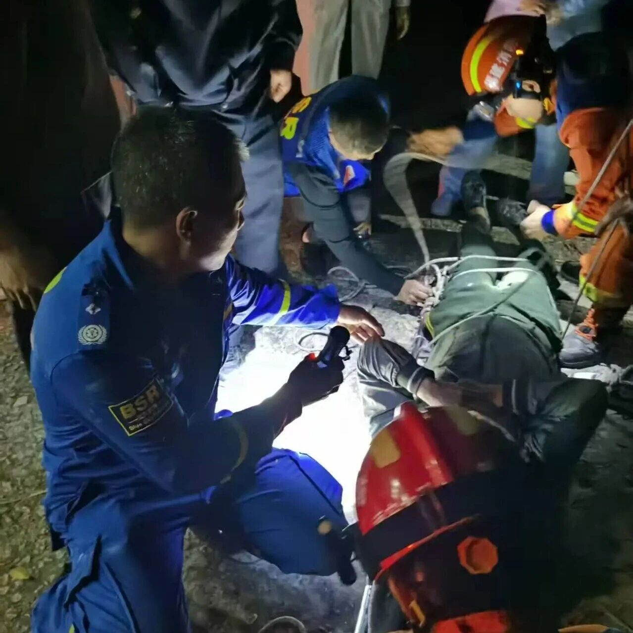 昨天福安穆云深山！紧急救援……