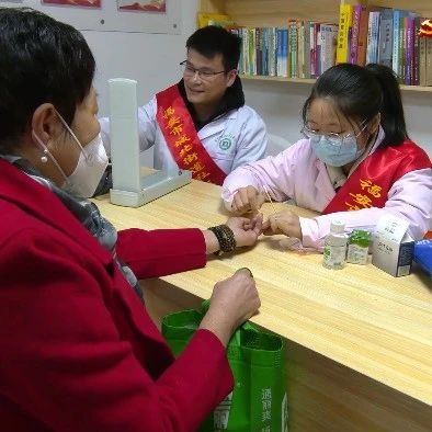 城北富春社区开展敬老志愿服务活动