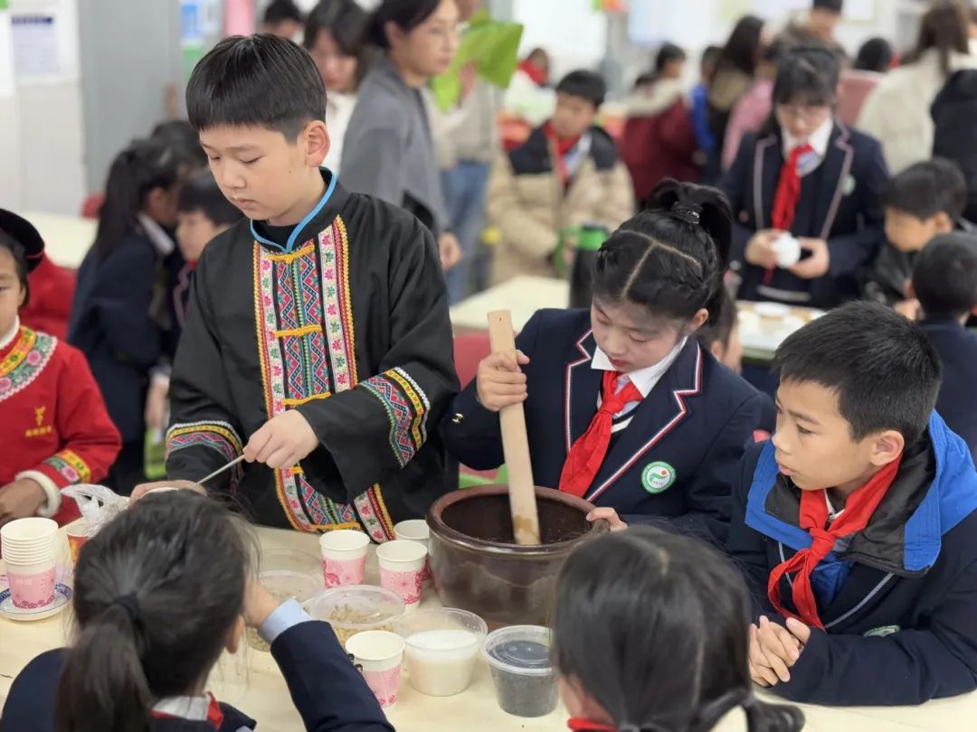 两校学生