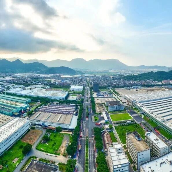 爱拼会赢奋勇争先！人民日报点赞福建省党员干部在产业发展和改革攻坚一线担当作为