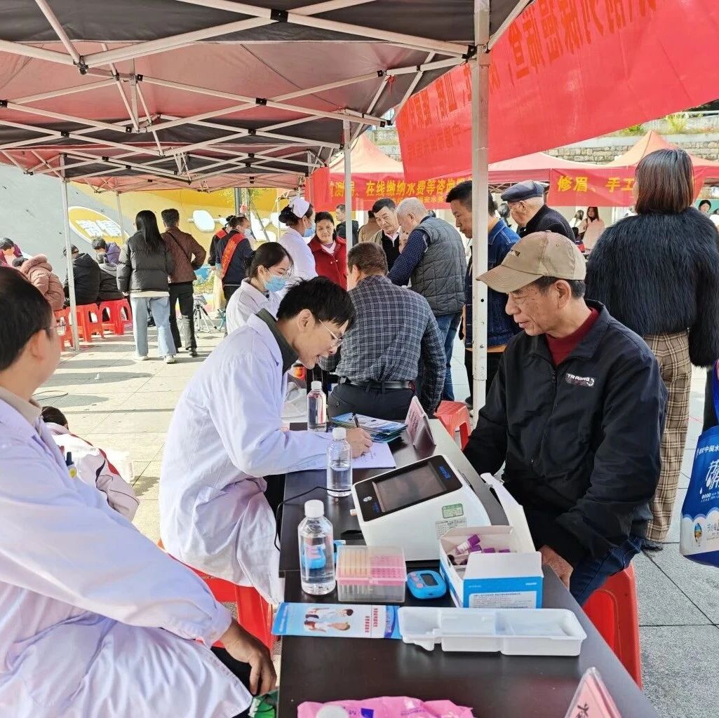 闽东医院学雷锋义诊走进赛岐 健康服务暖人心