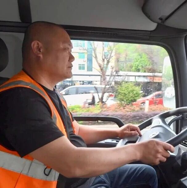 榜样如炬 劳动有光 | 郑国斌：清泉润街巷 危急显担当