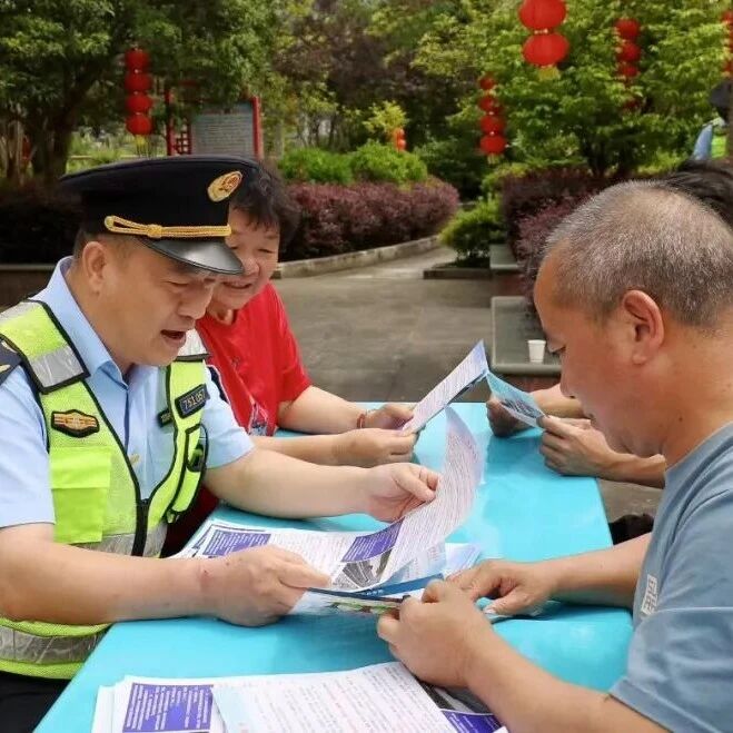 普法护路进企业 执法暖心保畅通——福安市交通执法大队开展“5·26爱路日”主题宣传活动