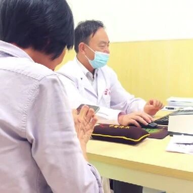 头痛失眠三月余，省名中医巧解前纵裂小脂肪瘤困扰