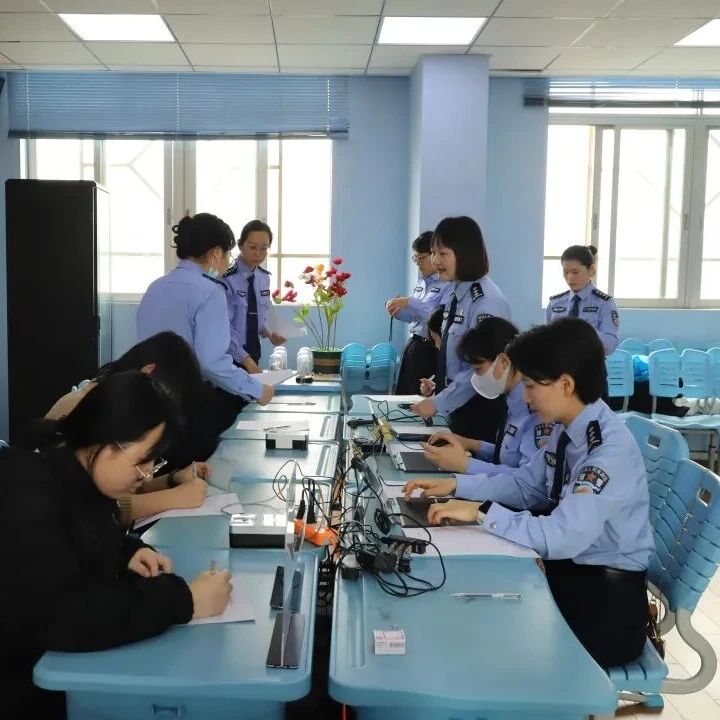 践行政务服务“五个一”行动纲领 市行管委开展“政务服务进校园”活动