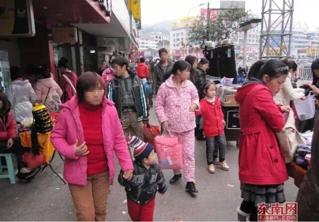 网传赛岐穿睡衣上街要罚款，你信了吗_2